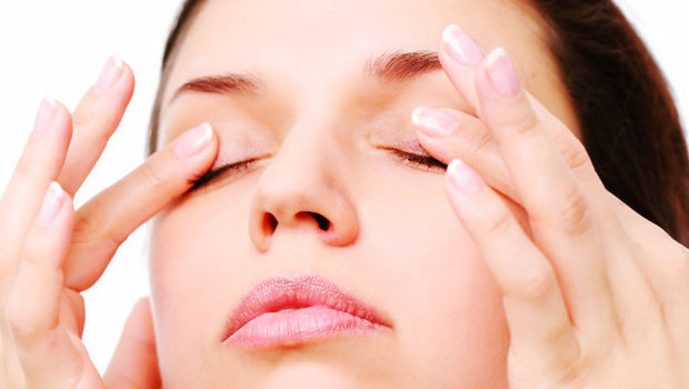 dry eyelids