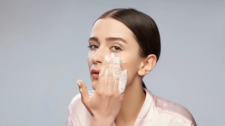 How to Use Face Wash for Dry Skin